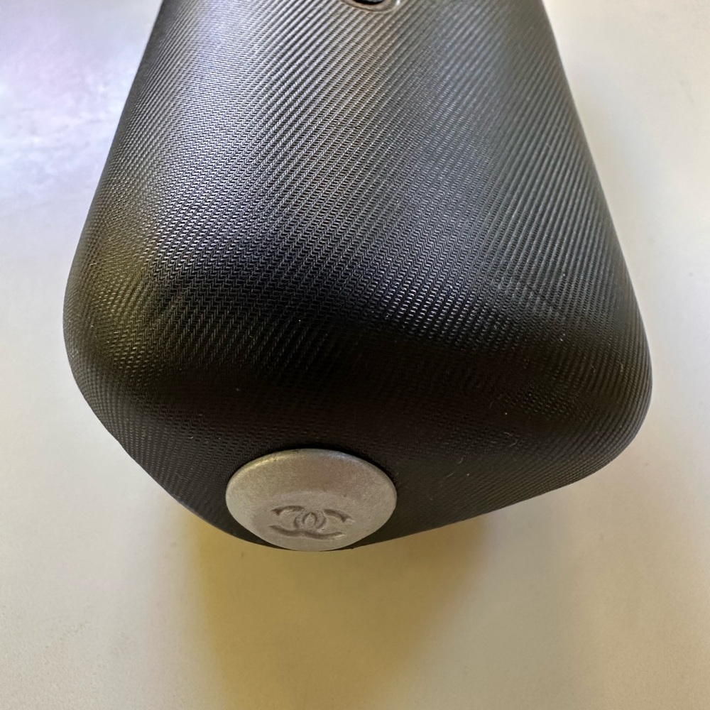 Authentic Chanel leather sunglasses case - Picture 6 of 6